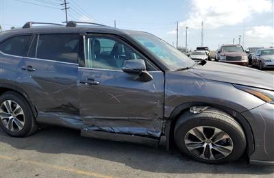 2021 Toyota Highlander Xle ..........  whatsaspp...