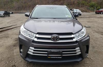 2017 Toyota Highlander Se  whatsapp on+971527713895