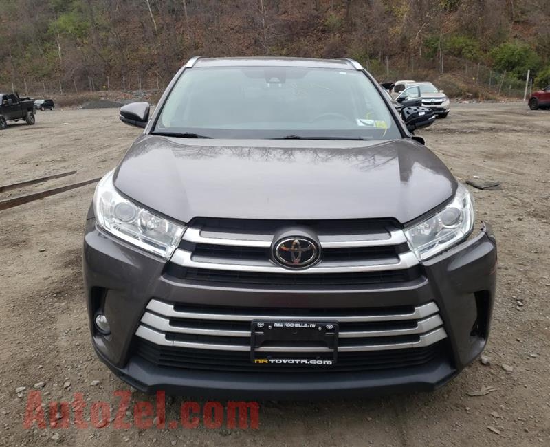 2017 Toyota Highlander Se  whatsapp on+971527713895