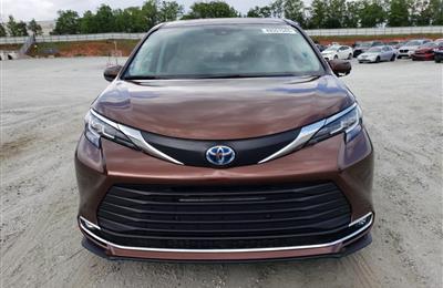 2021 Toyota Sienna Xle whatsapp on (+12135367584)