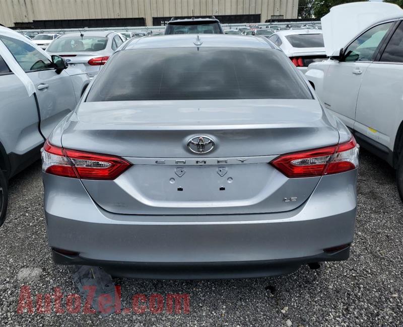 2020 Toyota Camry Le 2.5L ............contact me on whatsaspp 0557266210