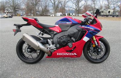 2022 Honda cbr1000rr   whatsapp..+201224575423