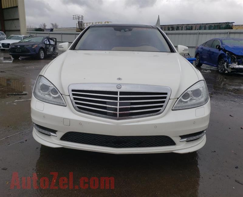 2013 Mercedes-Benz S 550 4mat 4.6L ..........contact me on whatsaspp 0557266210