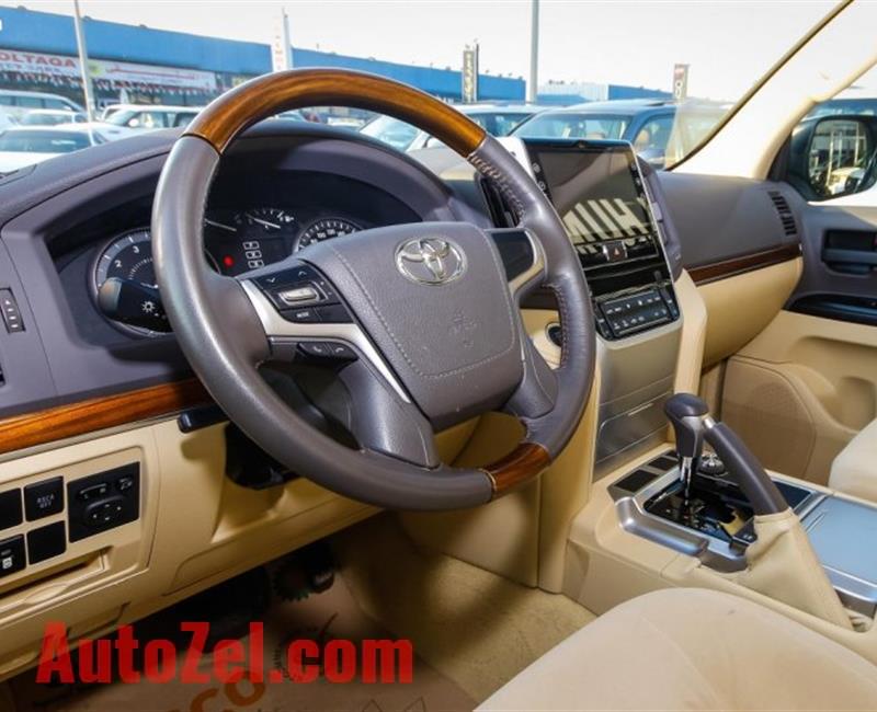 2014 TOYOTA LAND CRUISER GXR V8